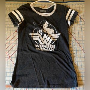 Wonder Woman t-shirt girls size 12 grey